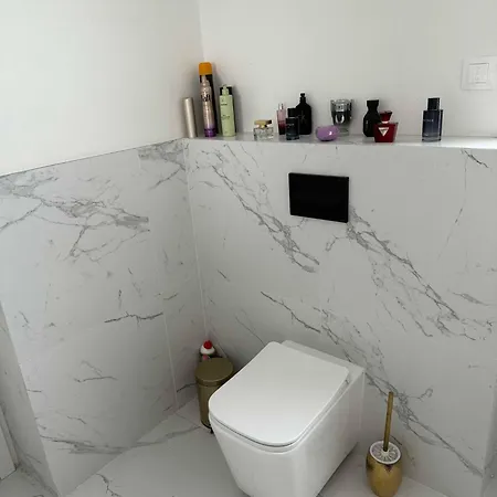 Apartment 5 *